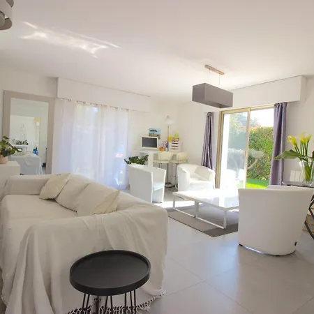 - 8 Personnes - Piscine - Parking Villa