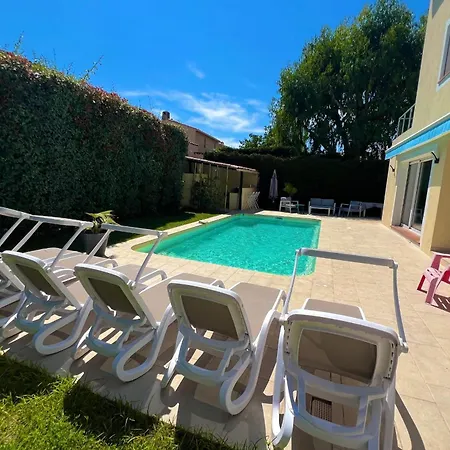 - 8 Personnes - Piscine - Parking