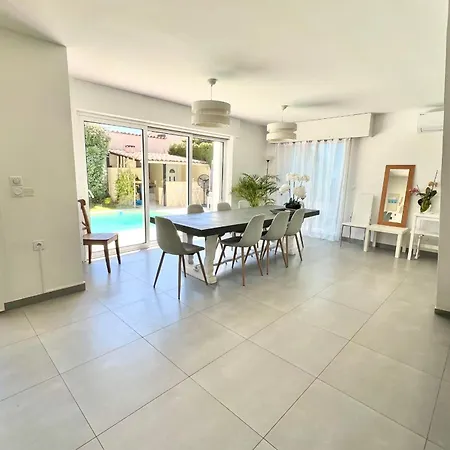 - 8 Personnes - Piscine - Parking