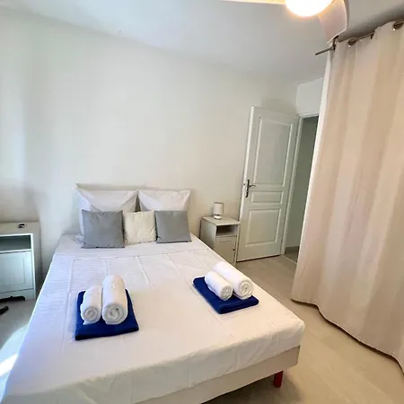 Villa - 8 Personnes - Piscine - Parking